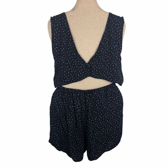 Cupcakes and Cashmere romper - Picture 3 of 12